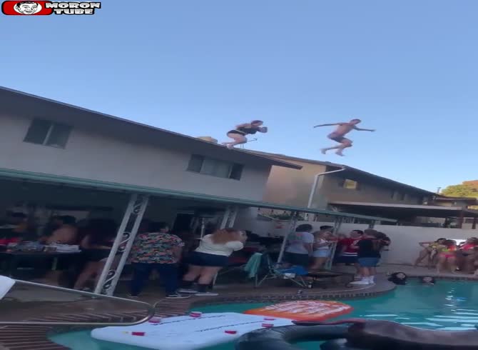 Video :It is not a good idea to jump into a pool from a roof